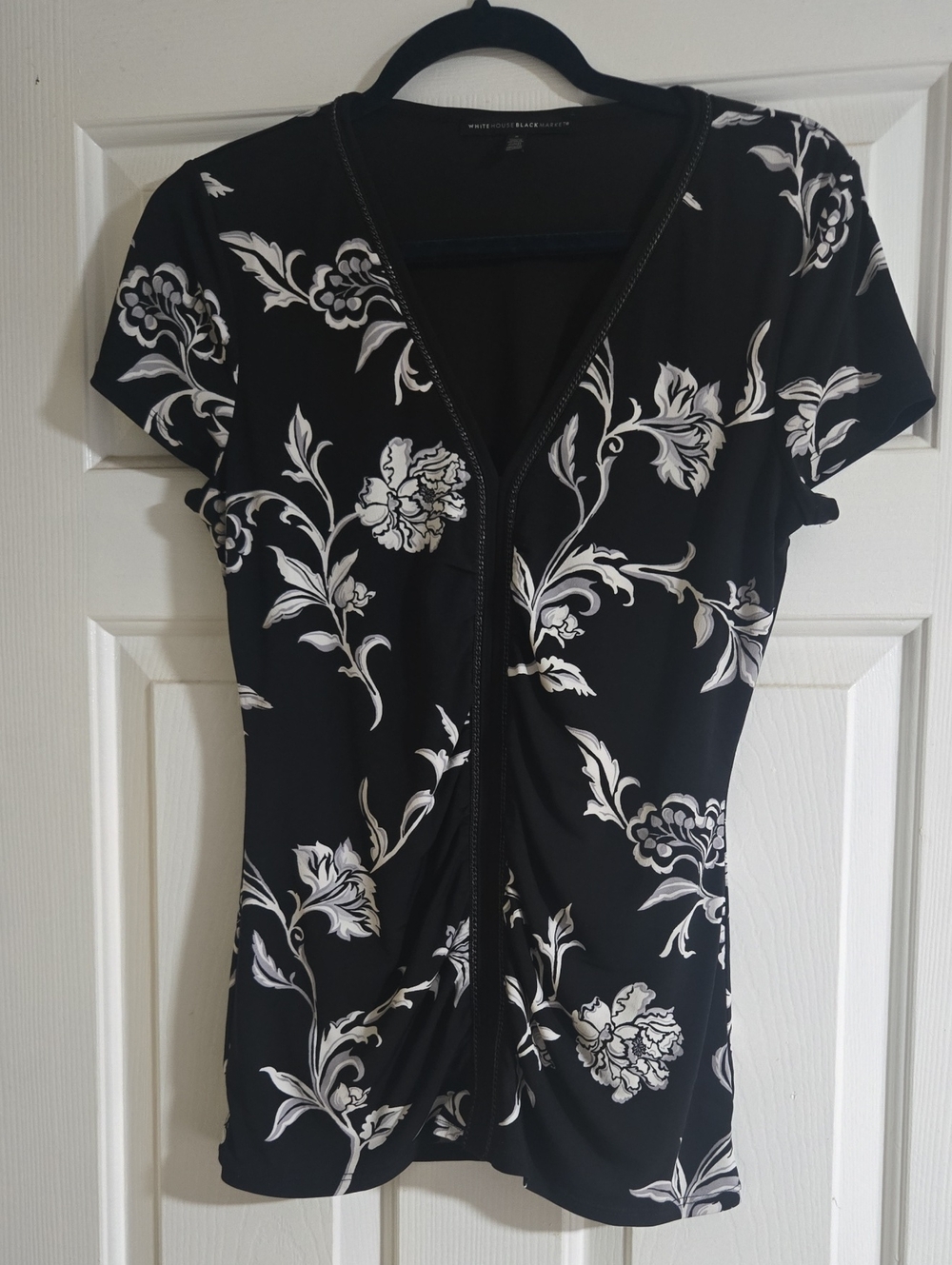 White House Black Market Black and White Floral V-Neck Short Sleeve Top